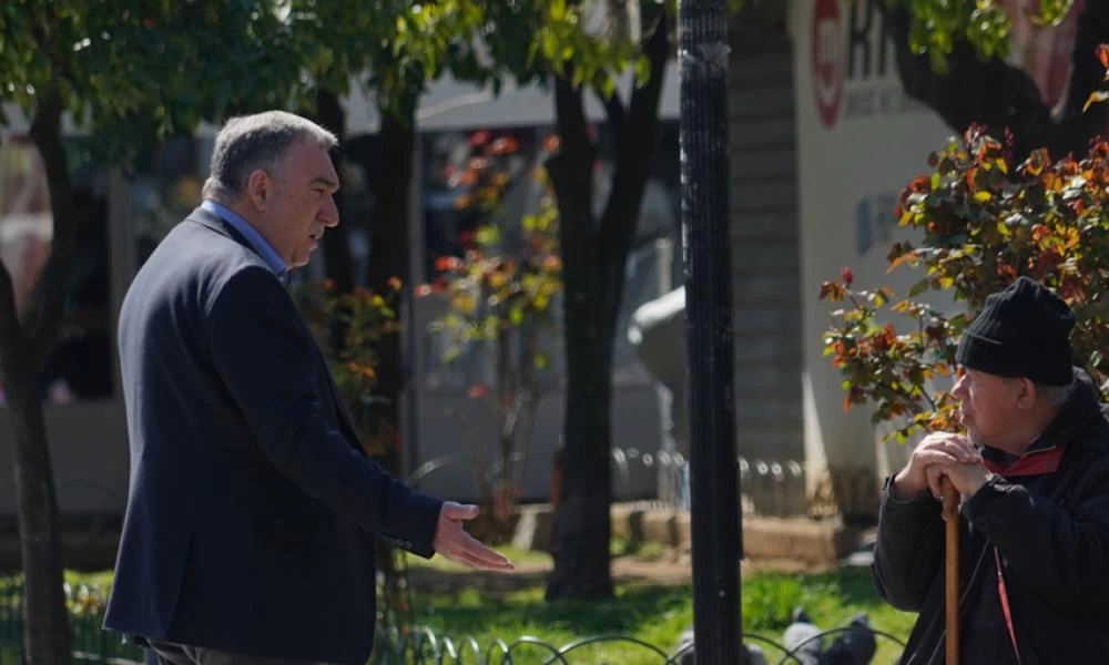 Λαμία: "Περιπολία" Δημάρχου για να "μαζέψει" τους ηλικιωμένους